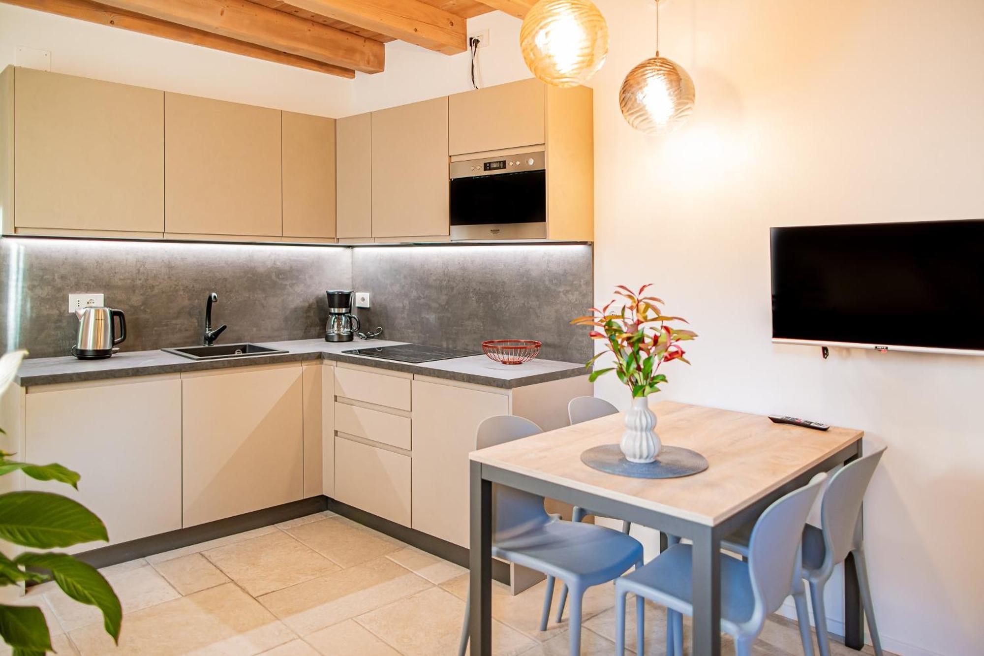 Garda Baldo Apartments_Vivaldi Torbole Sul Garda Luaran gambar