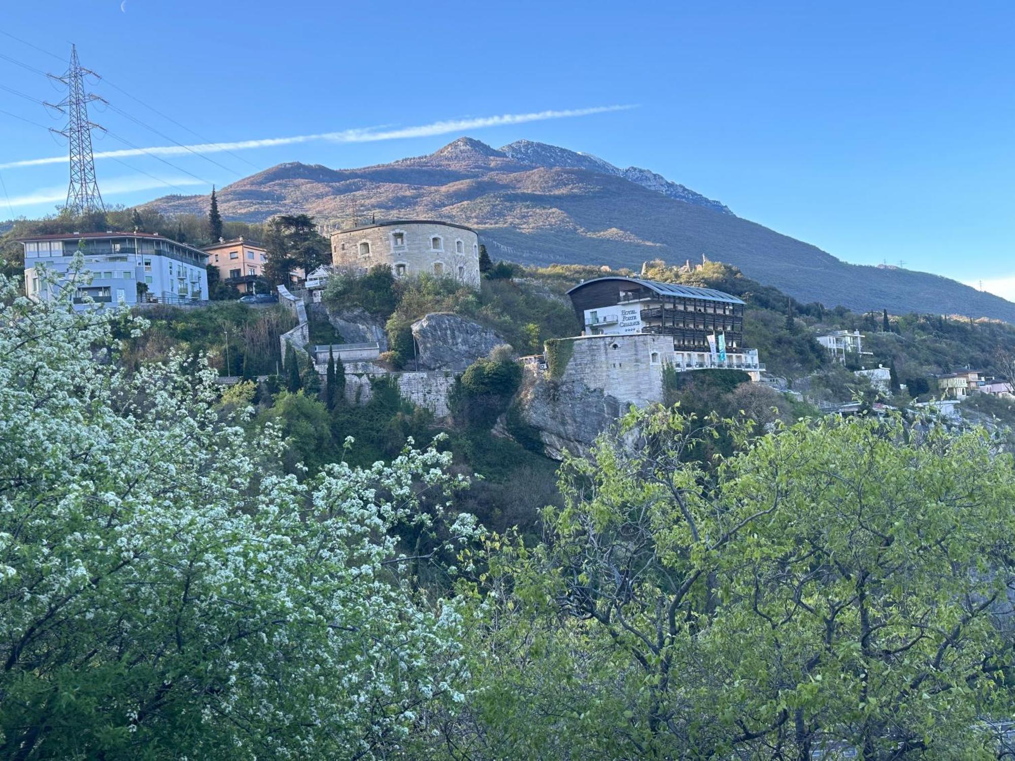 Garda Baldo Apartments_Vivaldi Torbole Sul Garda Luaran gambar